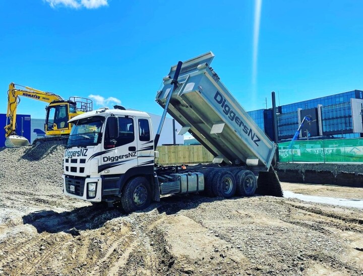 Tip truck